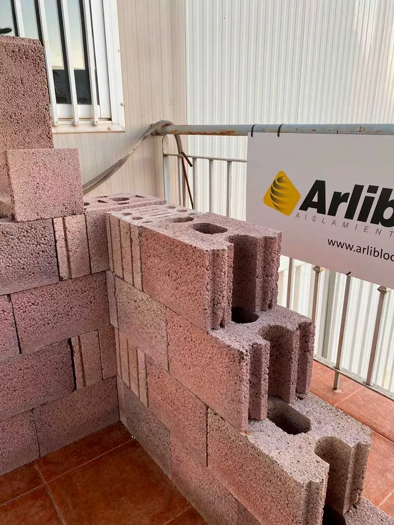 Selección de varios bloques Arliblock Multicámara hechos de Arcilla expendidad.