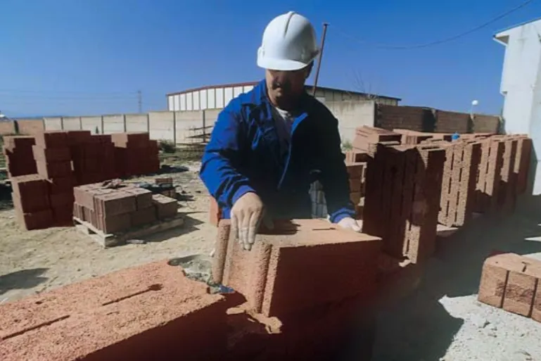 Imagen de una obra en donde se pone un bloque Arliblock con una rápida ejecución