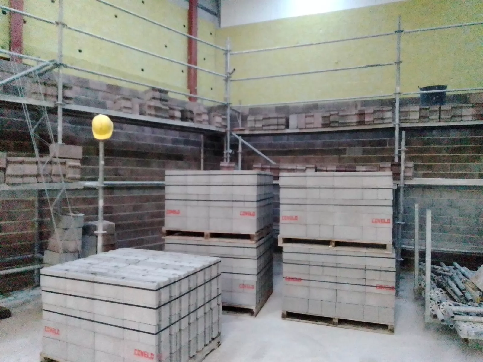 Obra Muro de aislamiento en nave industrial (Galicia)